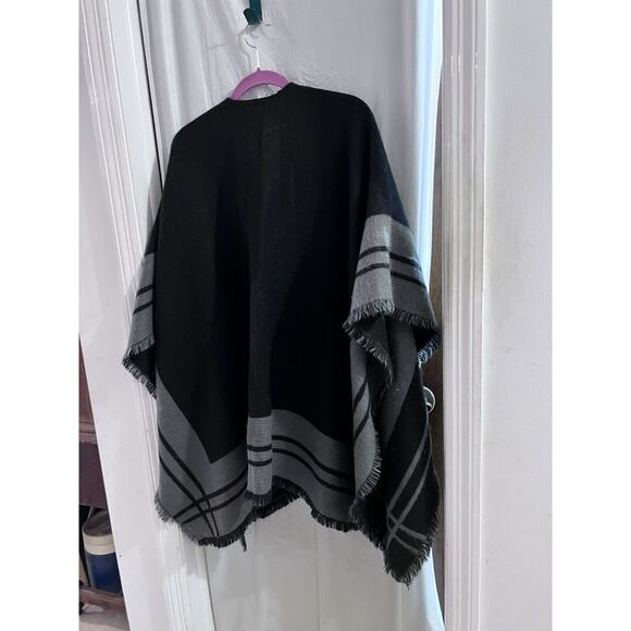 Woolrich Women's One Size Blanket Shawl Wrap Black Gray Fringe Open Front Boho - Picture 5 of 7